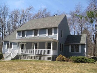 5 Bartlett Rd, Kensington, NH 03833