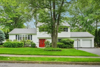 40 Braemar Dr, Wayne, NJ 07470