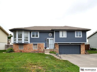 302 Overland Trail, Papillion, NE 68046