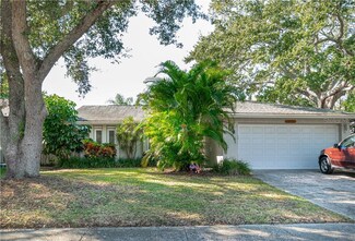 12122 Aurora Ct, Largo, FL 33774