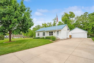 120 Circle Dr, Springville, IA 52336