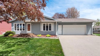 1705 W Grandview Dr, Knoxville, IA 50138