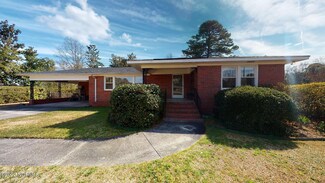 1717 Oxford Rd, Wilmington, NC 28403