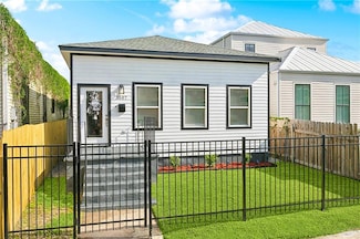 3507 Danneel St, New Orleans, LA 70115