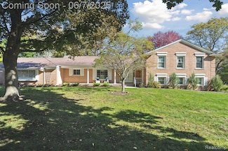30146 Pondsview Dr, Franklin, MI 48025