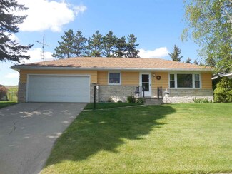215 W 3rd St, Cambria, WI 53923