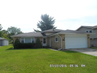 1043 Blackhawk Dr, University Park, IL 60484