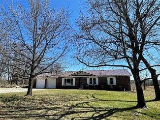 23882 Pine Tree Dr, Lebanon, MO 65536