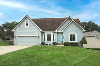 5136 NE Ash Grove Dr, Lees Summit, MO 64064
