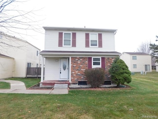 2824 Roundtree Dr, Troy, MI 48083