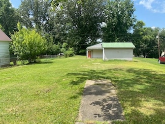 327 N 4th St, Central City, KY 42330