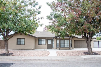 902 Mary Jane Ave, Patterson, CA 95363