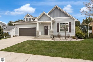 10713 Shrewbury Rd, Traverse City, MI 49684