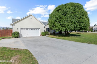 413 John Deere Ct, Richlands, NC 28574