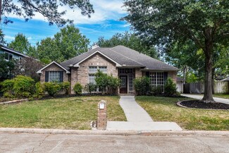 5906 Templegate Dr, Houston, TX 77066