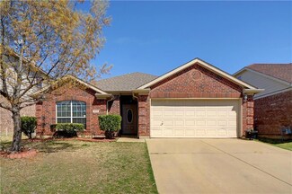 504 Pineview Ln, Fort Worth, TX 76140