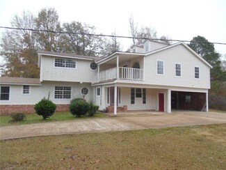 141 Perry St, Plain Dealing, LA 71064