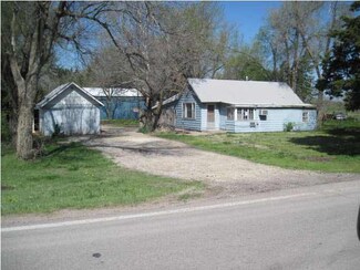 3015 S Halstead Rd, Halstead, KS 67056