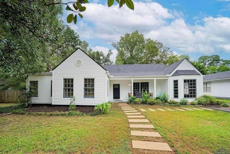 1230 Myrtle St, Kilgore, TX 75662