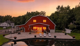 5888 Sand Rd SE, Lone Tree, IA 52755