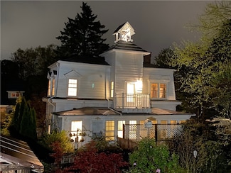 10 Hendricks St, Wakefield, RI 02879