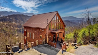 204 W Pinnacle Dr, Gatlinburg, TN 37738