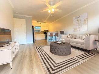 911 Byrne St Unit 1, Houston, TX 77009