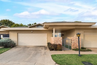 61 One Main Place, Benbrook, TX 76126