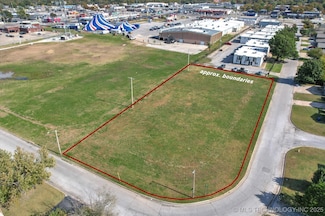 10935 E 23rd St, Tulsa, OK 74129