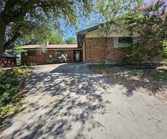 416 Half Moon Way, Runaway Bay, TX 76426