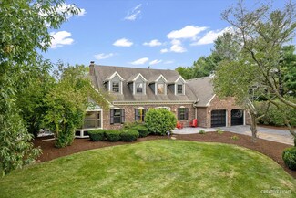 125 Thornhill Farm Ln, Saint Charles, IL 60175