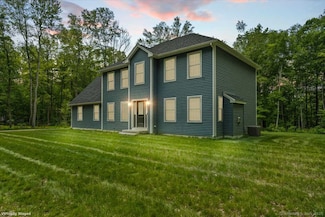 379 Tripp Hollow Rd, Brooklyn, CT 06234