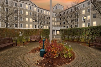 8 Crowninshield St Unit 111, Peabody, MA 01960