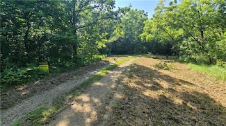 10765 Trail Ridge Dr, Ozawkie, KS 66070