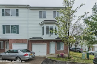 270 Aspen Knolls Way, Staten Island, NY 10312
