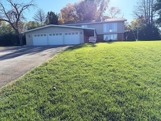 602 Tomahawk Rd, North Platte, NE 69101