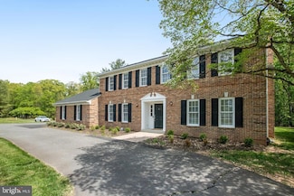 4397 Canterbury Ln, Gainesville, VA 20155