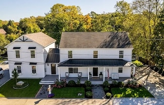 98 Mccabe St, South Dartmouth, MA 02748