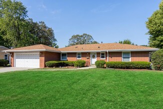 1812 73rd St, Windsor Heights, IA 50324