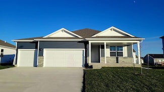 1370 NW Brandywine Ln, Waukee, IA 50263