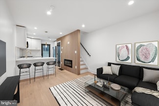 914 Wharton St, Philadelphia, PA 19147