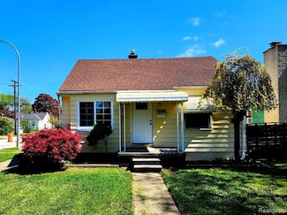 19105 Woodside St, Harper Woods, MI 48225