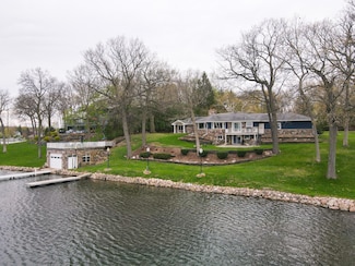 900 Hawks Hollow, Delafield, WI 53018