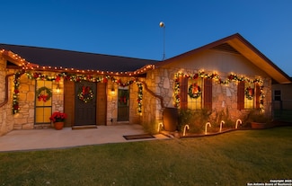 909 Voges St, Poth, TX 78147