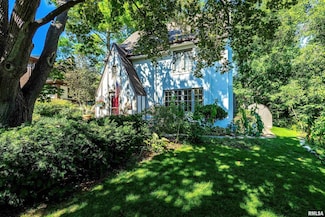 323 Mcclellan Blvd, Davenport, IA 52803
