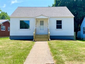 609 W 10th St, Sterling, IL 61081