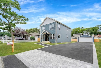 159 Mohawk St, Ronkonkoma, NY 11779