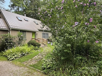 19 Reuben Branch Rd, Maggie Valley, NC 28751