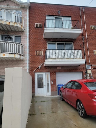 208 Beach 102nd St, Rockaway Park, NY 11694