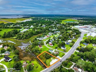 1207 Live Oak St, Beaufort, NC 28516